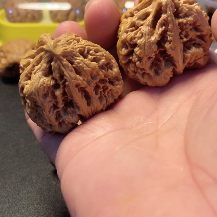 文玩核桃吊坠粗筋