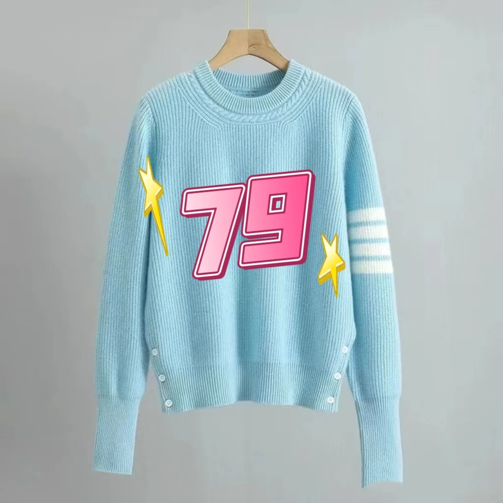 男款浅蓝色针织卫衣
