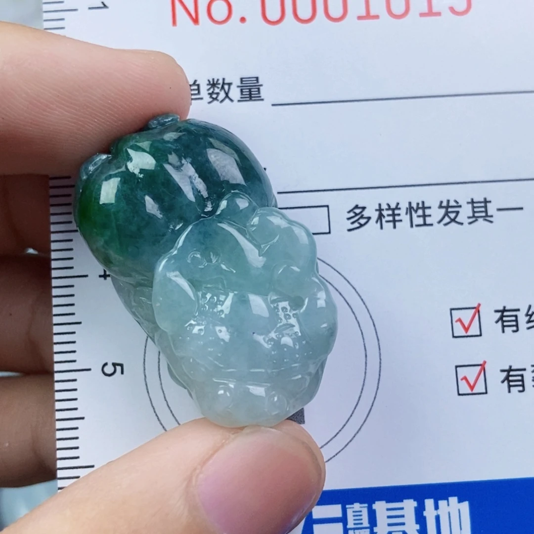 减****翡翠未镶嵌吊坠(不含链)。