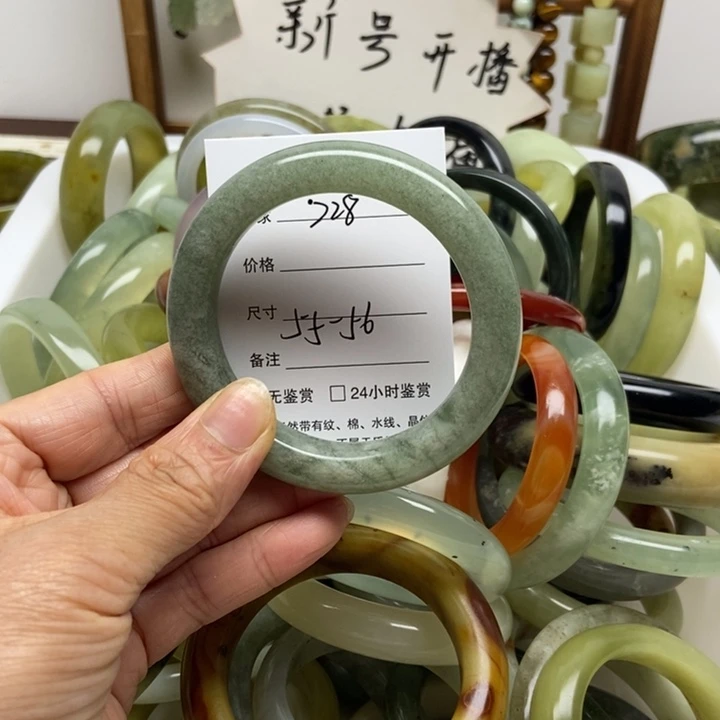 未镶嵌蛇纹石玉手镯