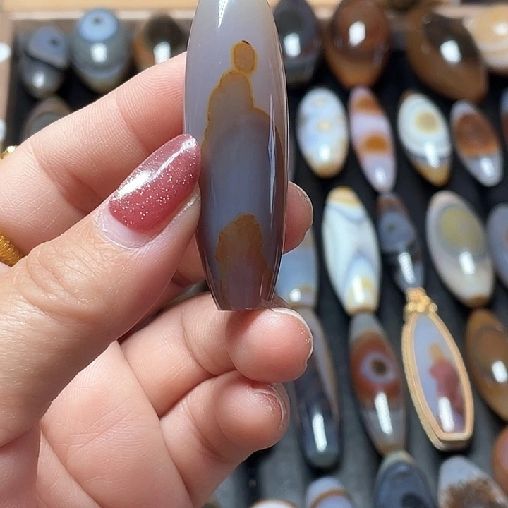 柴***弓玛瑙/玉髓未镶嵌颈饰