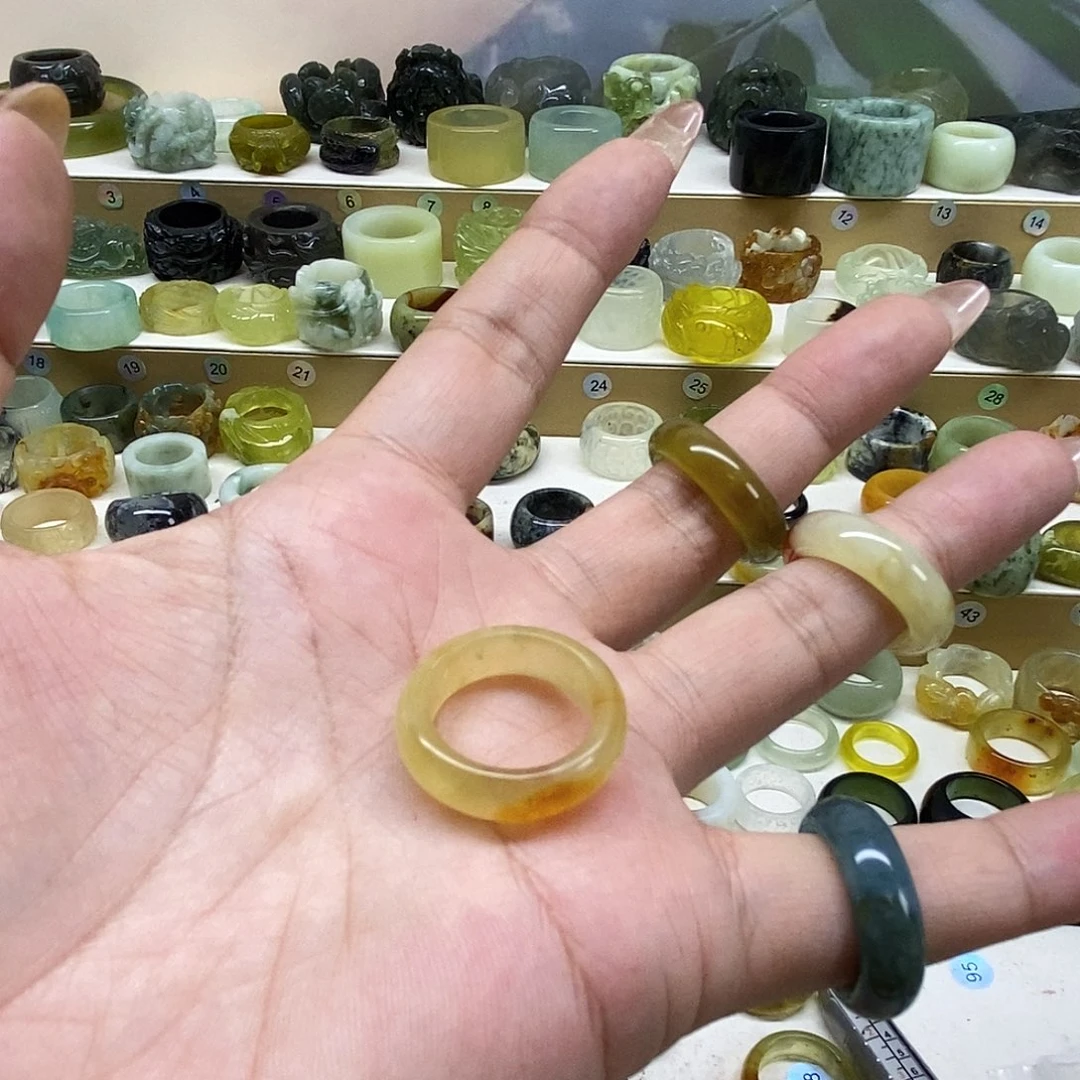 D***星岫玉未镶嵌天然玉石戒指