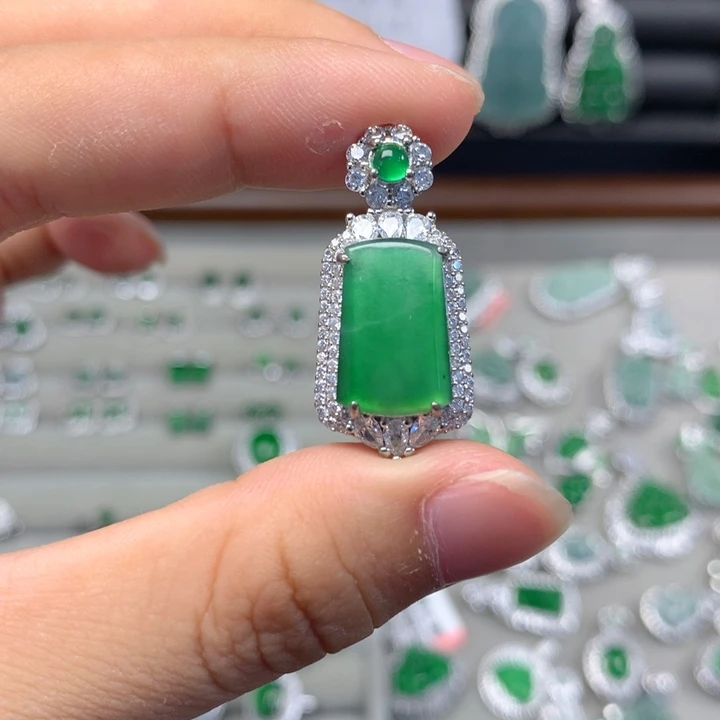 翡翠未镶嵌颈饰吊坠