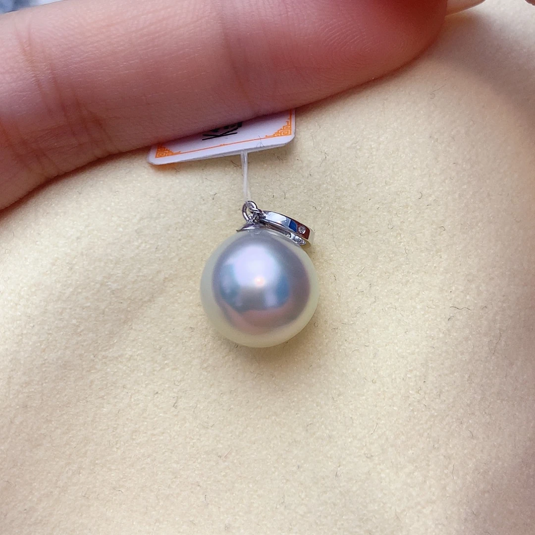 18K金镶嵌海水珍珠颈饰