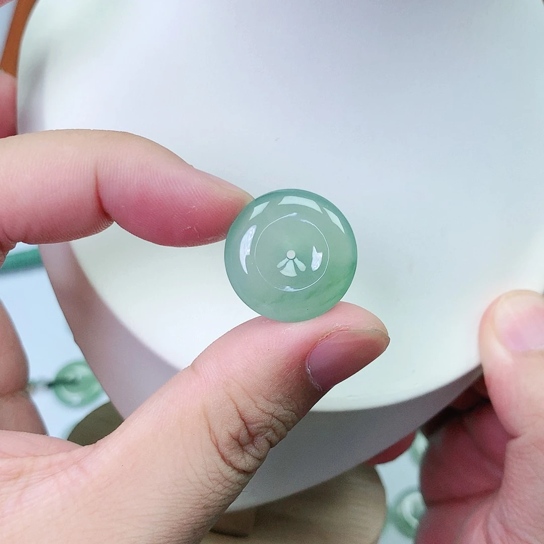 翡翠未镶嵌颈饰缅甸