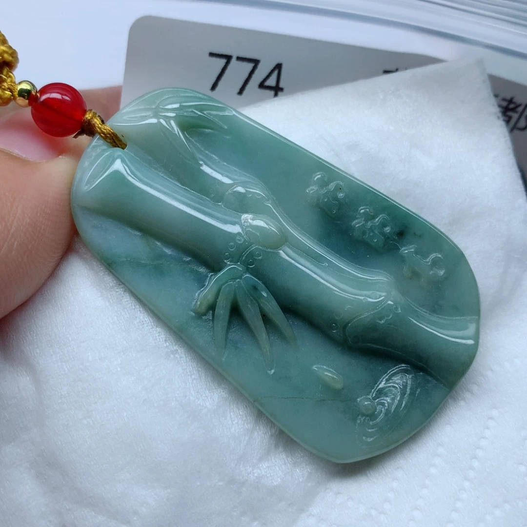 翡翠颈饰未镶嵌牌子