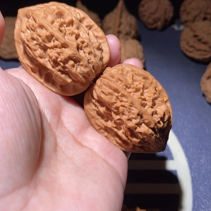 文玩核桃吊坠鸡心