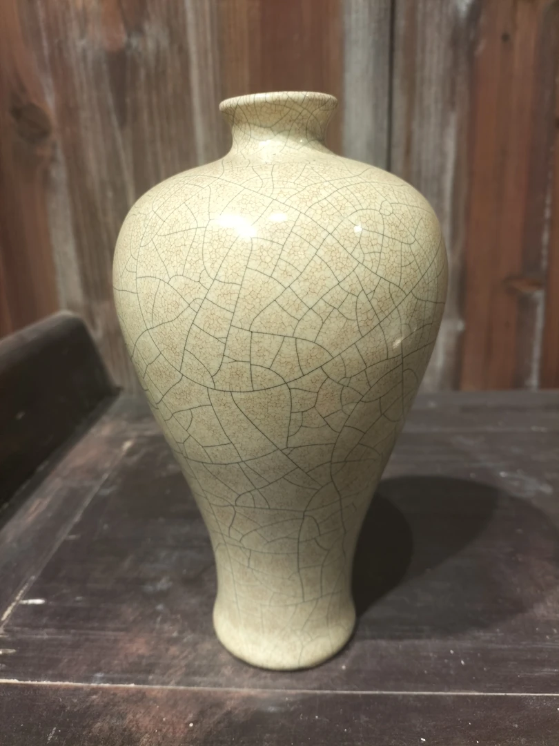 龙泉哥窑梅瓶，整体开片，高18