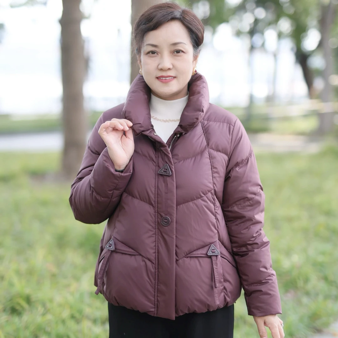 中年妈妈羽绒服冬季2025新款洋气时尚50多岁冬装外套白鸭绒妈妈装