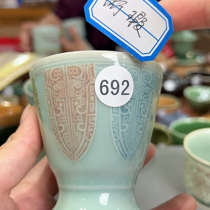 龙泉敬悦青瓷品茗杯微瑕