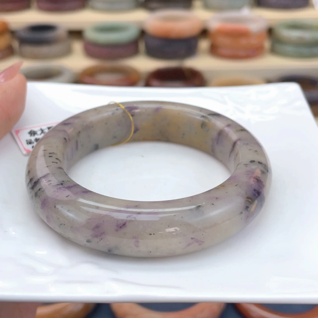 【闪购商品】石英质玉手镯未镶嵌会****鸡