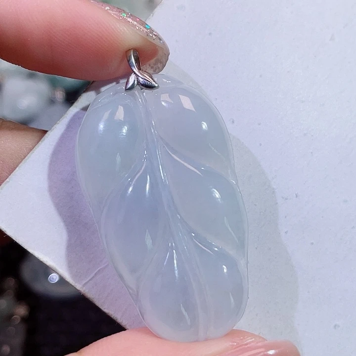 翡翠18K金镶嵌颈饰叶子
