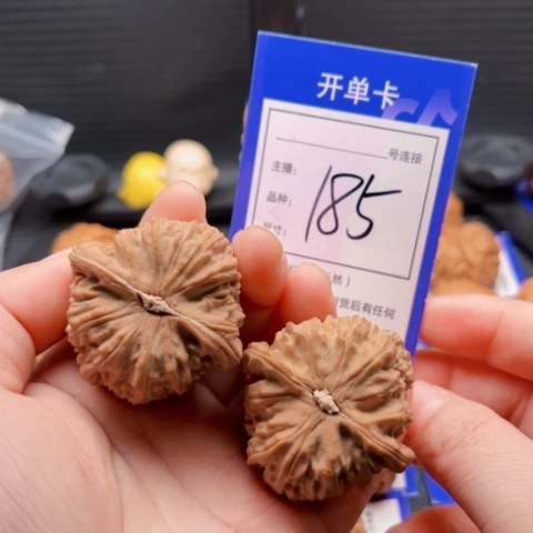 文玩核桃把件42白狮子 185