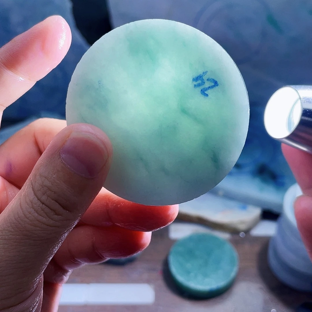 翡翠未镶嵌颈饰毛料26