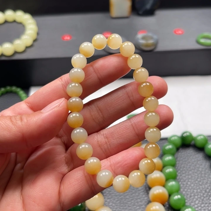 颈饰未镶嵌和田玉（糖玉）