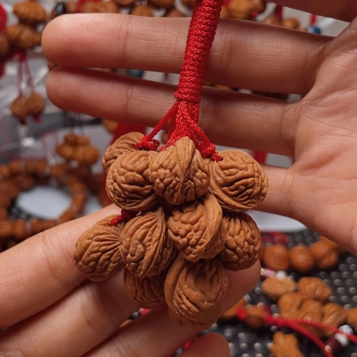 木质类龙纹桃枭挂件