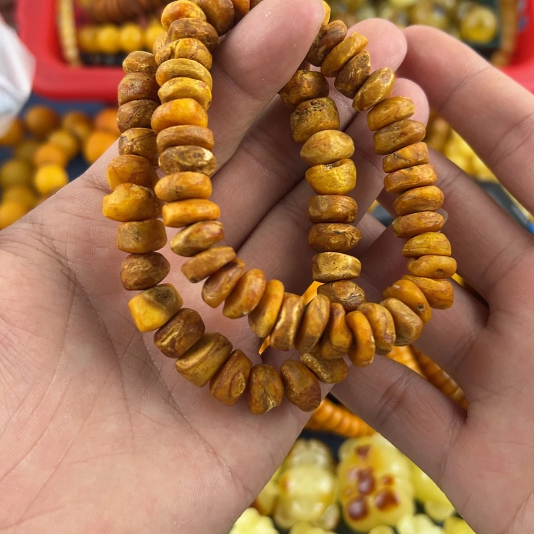 琥珀未镶嵌珠宝奇石多样性发货其中一件