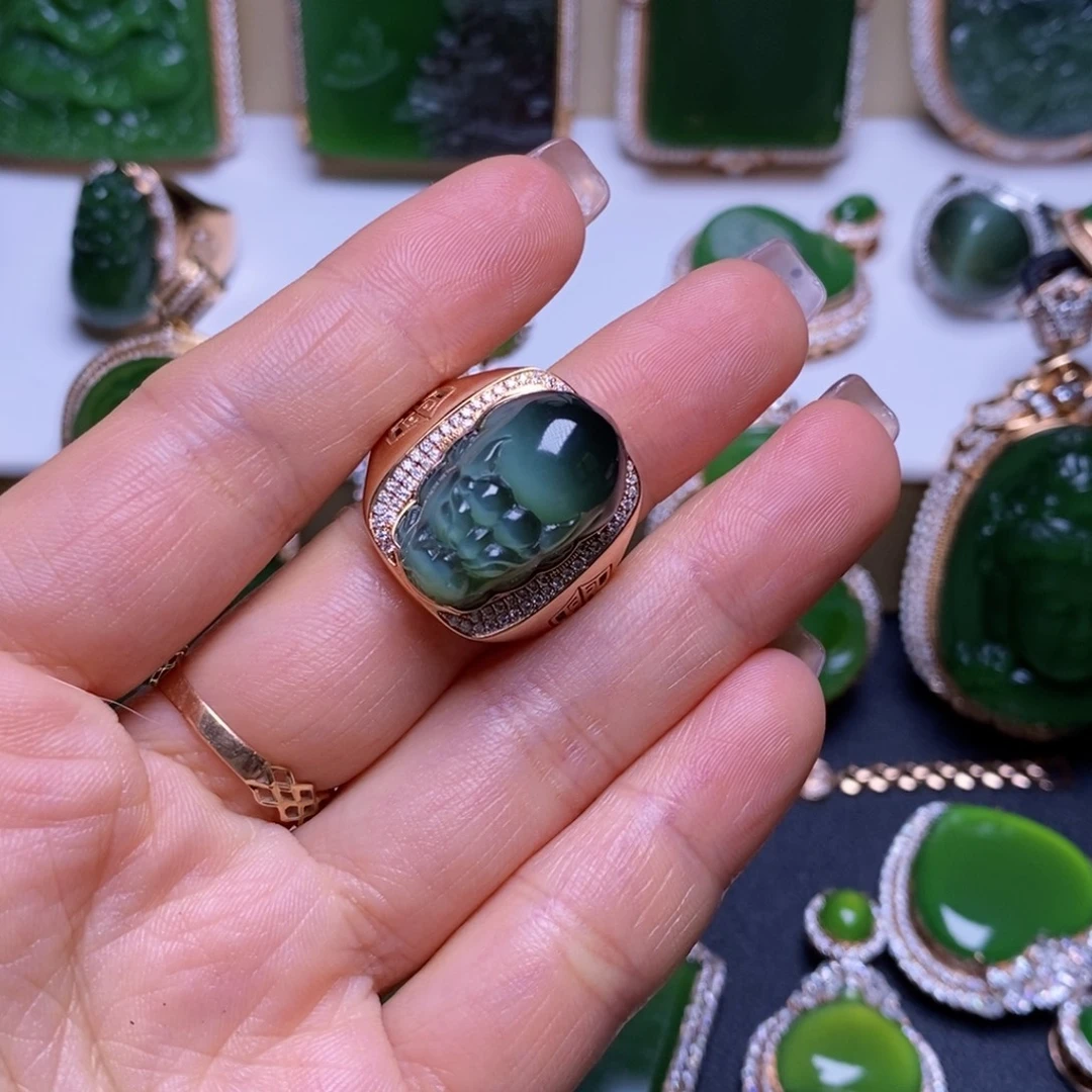 刻***缓和田玉（碧玉）18K金镶嵌戒指