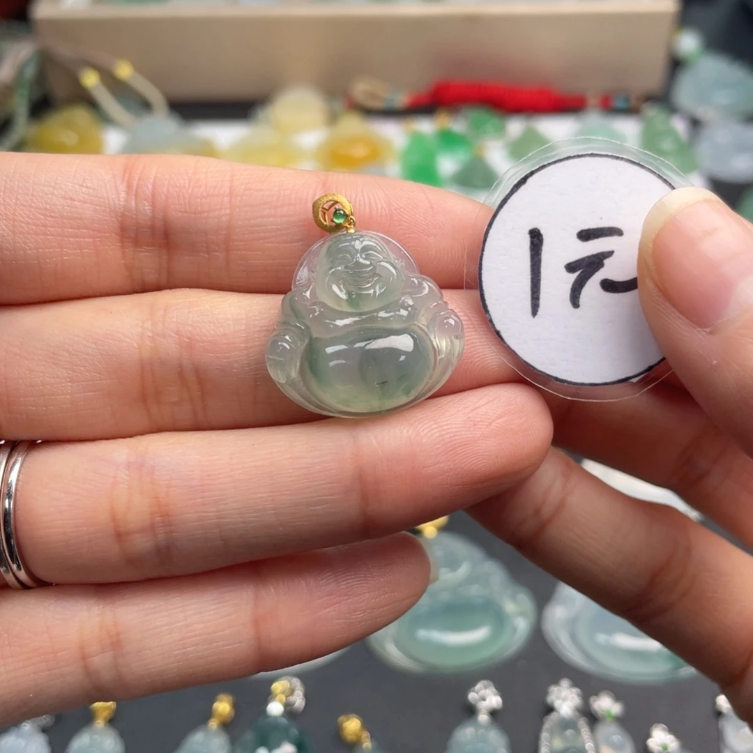 翡翠未镶嵌颈饰佛