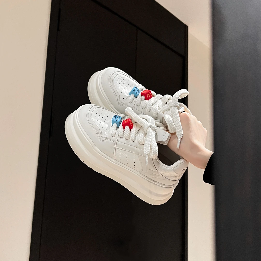 浅春穿搭小白鞋女透气运动休闲板鞋子