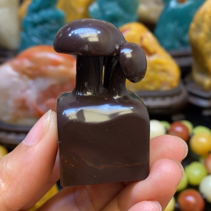 寿山石寿山石纯天然月尾紫