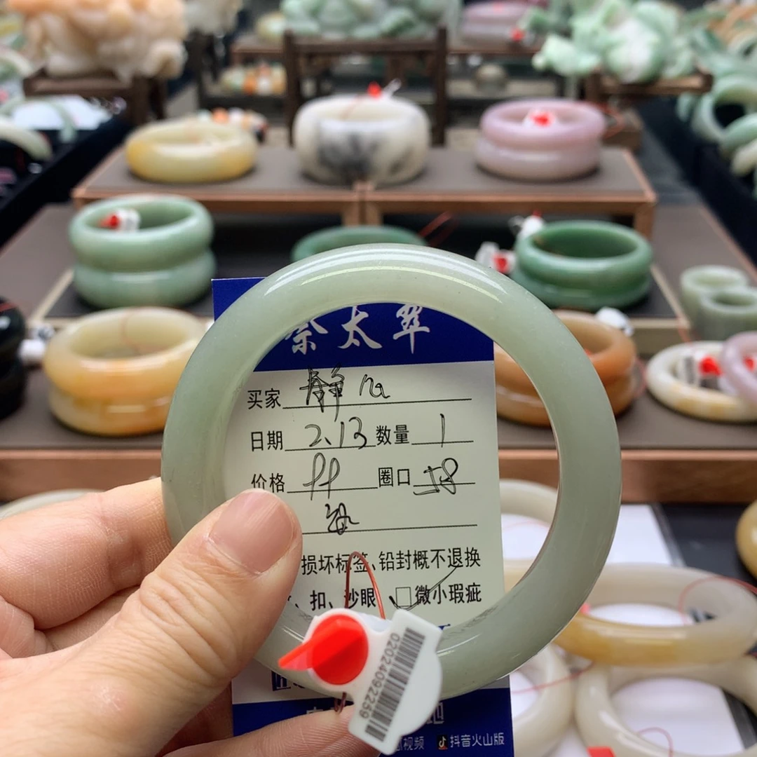 【闪购商品】石英质玉手镯未镶嵌静***得