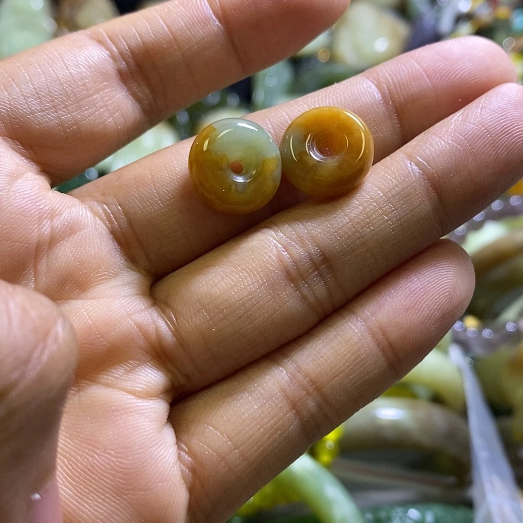 未镶嵌岫玉耳环一对