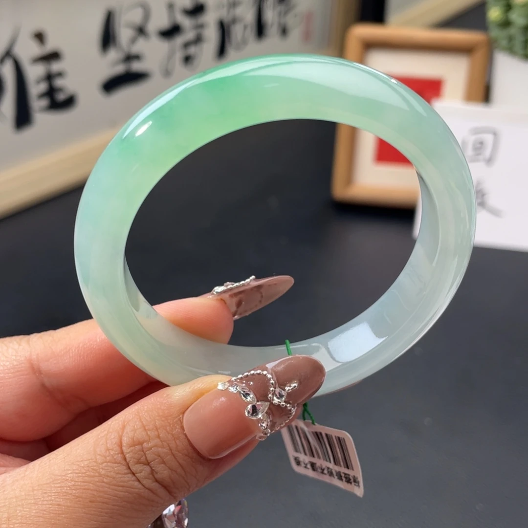 翡翠未镶嵌手镯冰胶飘绿正圈手镯