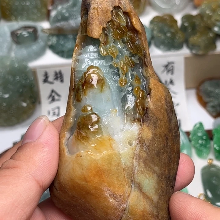 翡翠未镶嵌颈饰山水摆件