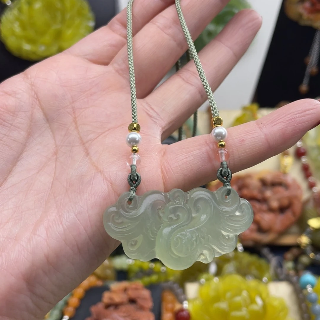 未镶嵌蛇纹石玉颈饰