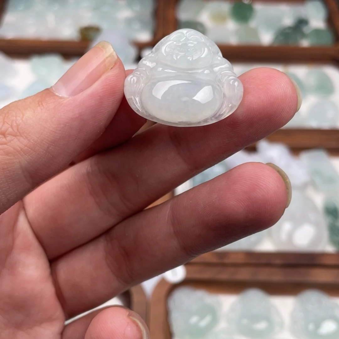 翡翠未镶嵌颈饰佛公