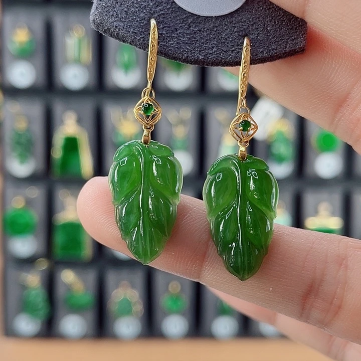 18K金镶嵌和田玉耳饰