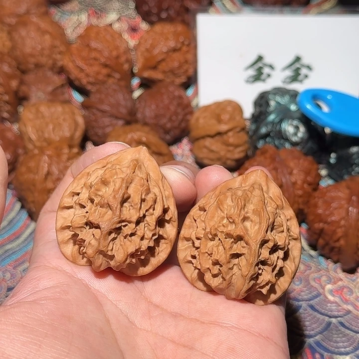 文玩核桃吊坠2305龙鳞，尺寸38 38 41