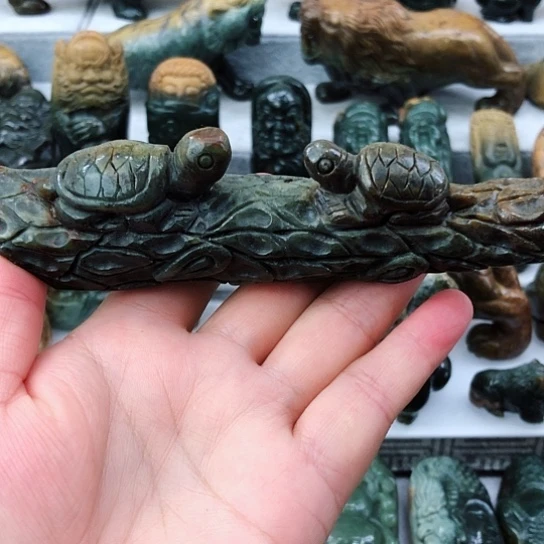 未镶嵌岫岩河磨玉（透闪石质玉）把件