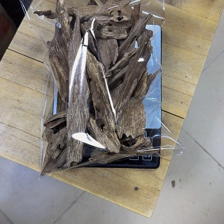 沉香沉香碎屑行****者红土202克？？?