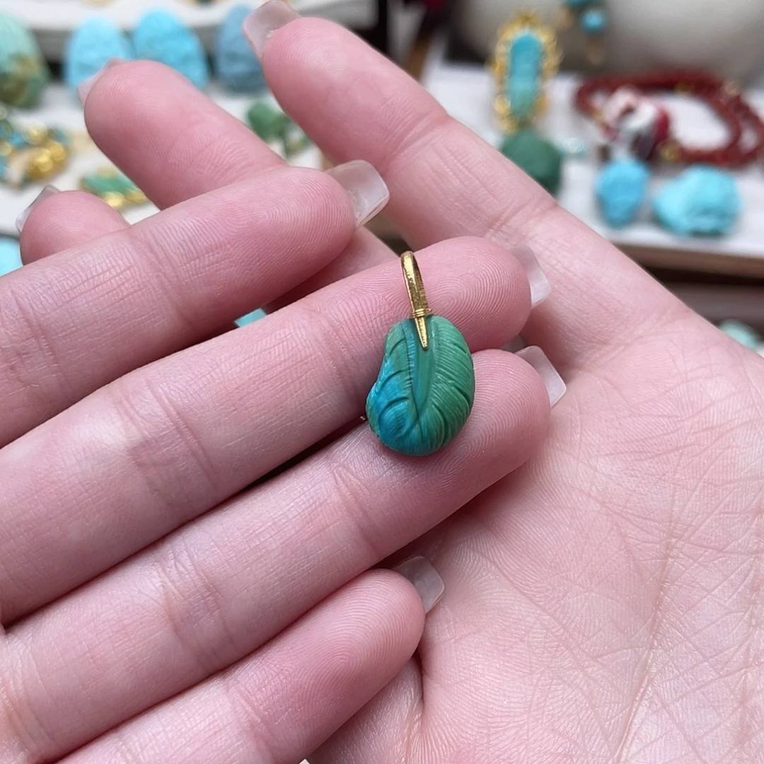 绿松石18K金镶嵌设计款玉化羽毛