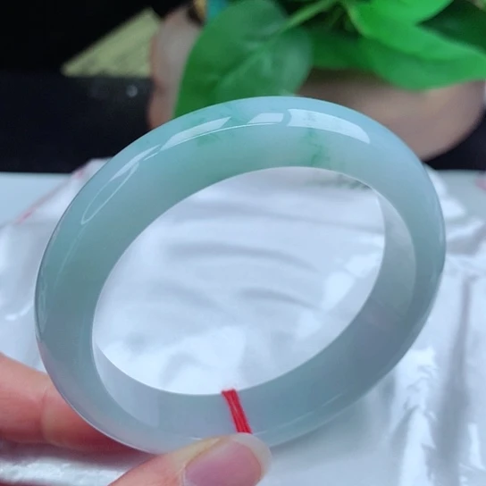 翡翠手镯未镶嵌      正圈57+ 冰飘花