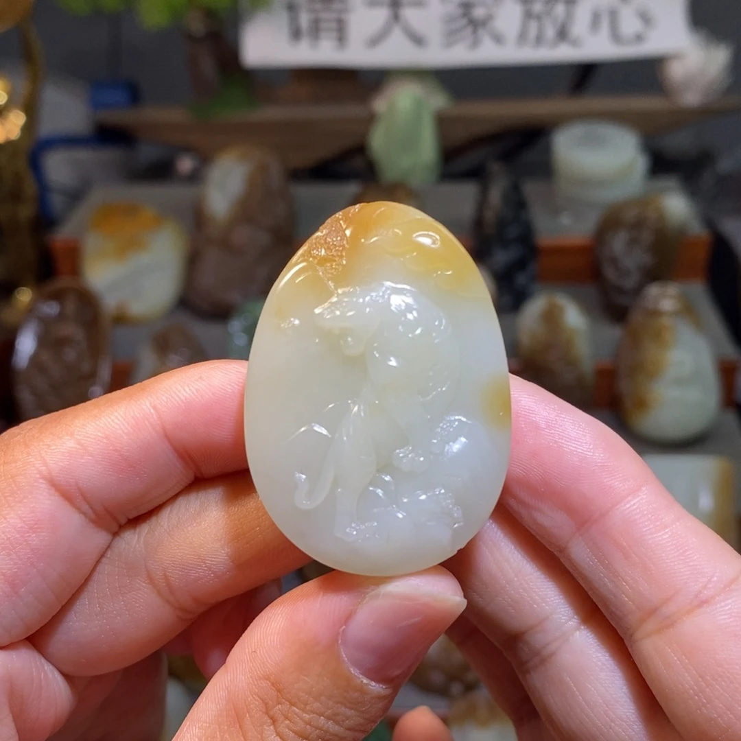 颈饰未镶嵌和田玉（糖玉）刘****）上山虎