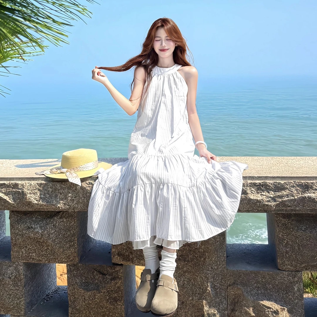 蓝色无袖挂脖吊带连衣裙子女夏季2025新款爆款巨好看海边度假长裙