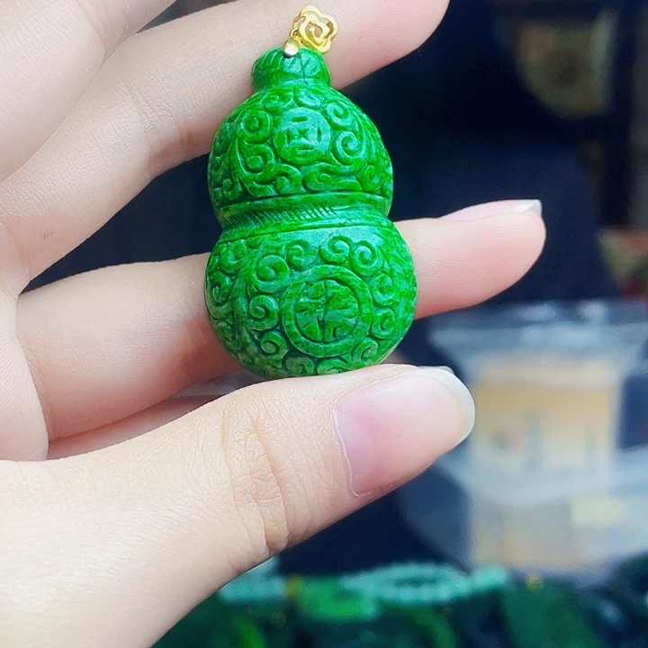 翡翠18K金镶嵌颈饰多样性