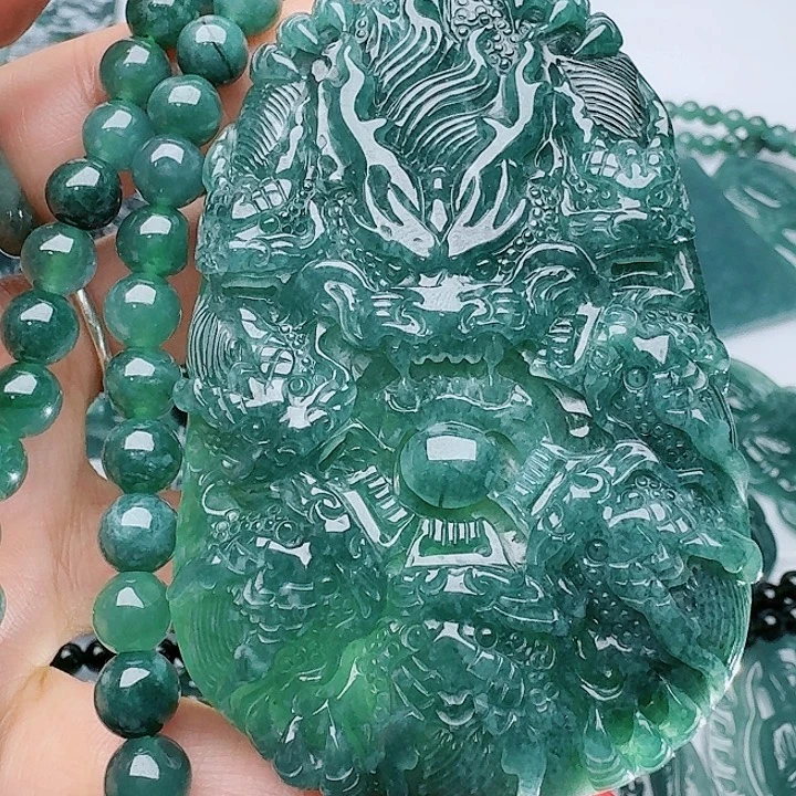 翡翠未镶嵌颈饰多样性发其一