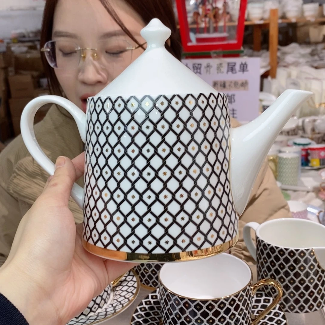 瓷瑕疵品不忒不还 鹅黄茶壶800ml一只