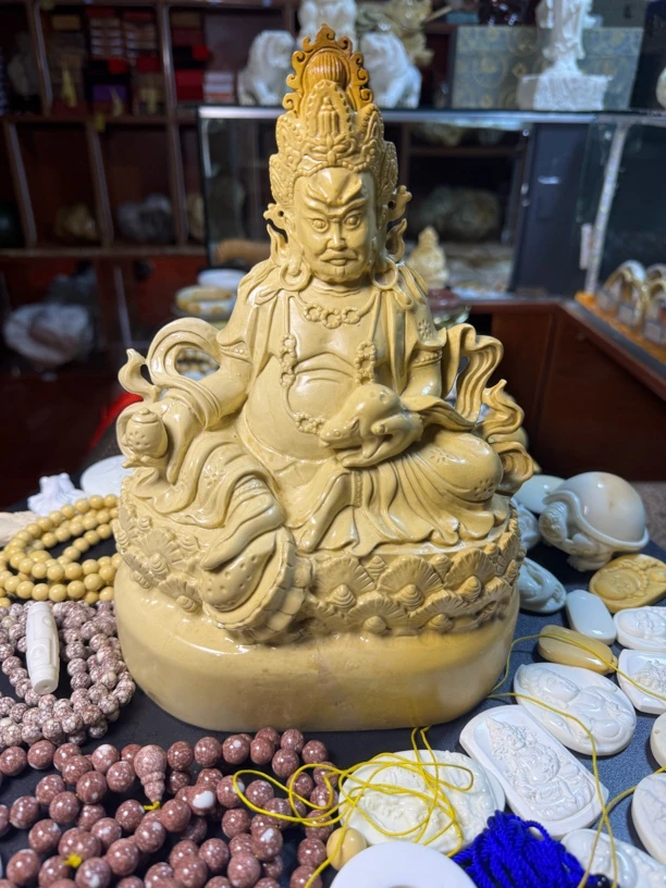 黄财神象牙玉佛像