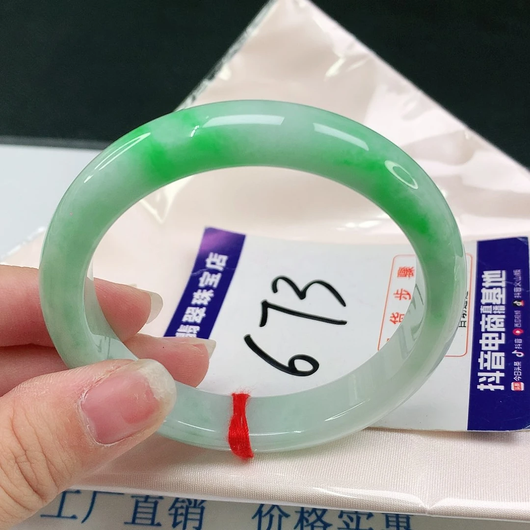 翡翠手镯未镶嵌翡翠