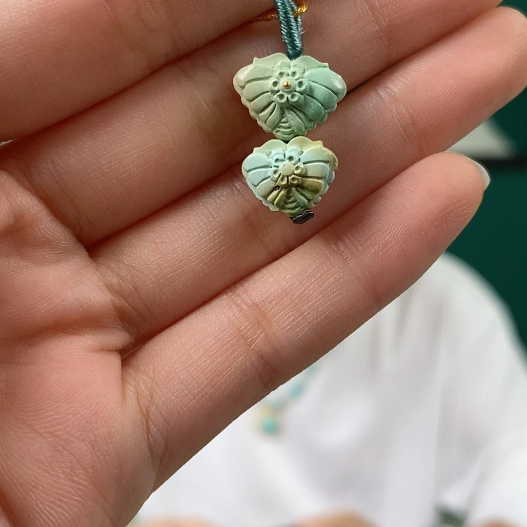 绿松石未镶嵌挂件