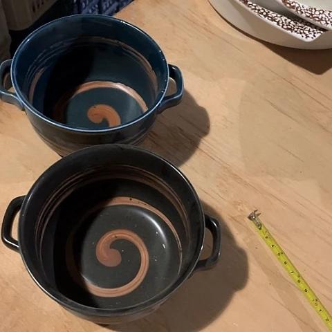 微瑕，不能明火，口径14高度8针孔，篮黑针孔