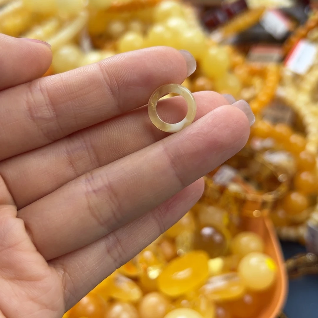 未镶嵌琥珀珠宝奇石