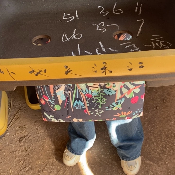 蔡***蔡花盆紫砂只顾看手机和睡觉