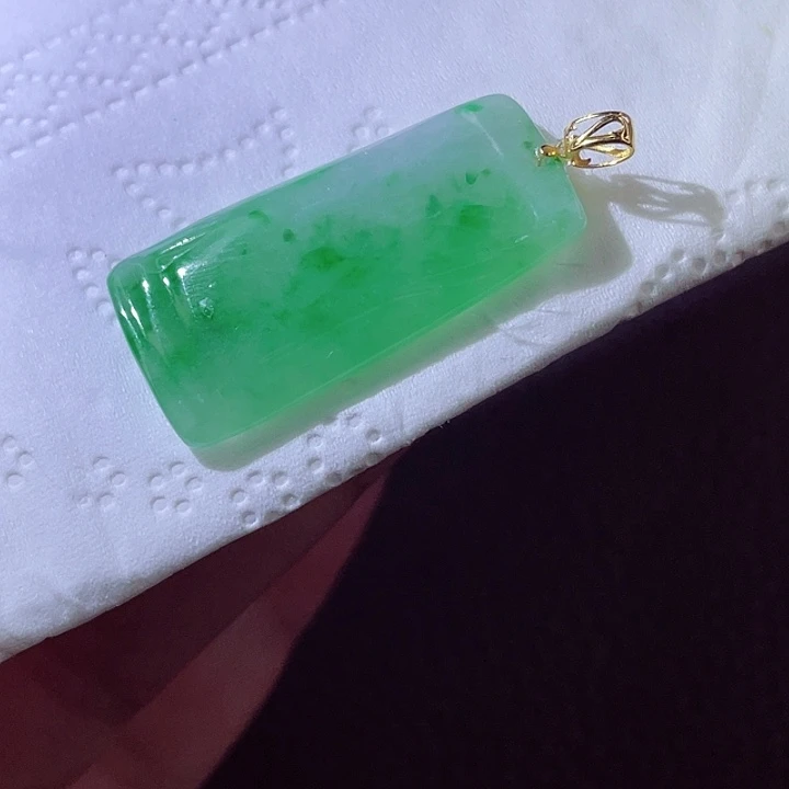 翡翠18K金镶嵌颈饰翡翠