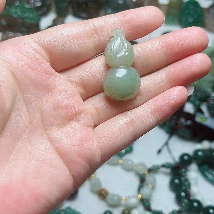 独山玉未镶嵌把件